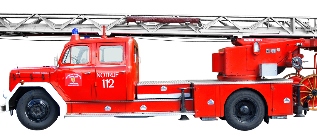 Dinas Damkar Barito Selatan Tangani Pohon Tumbang di Perbukitan